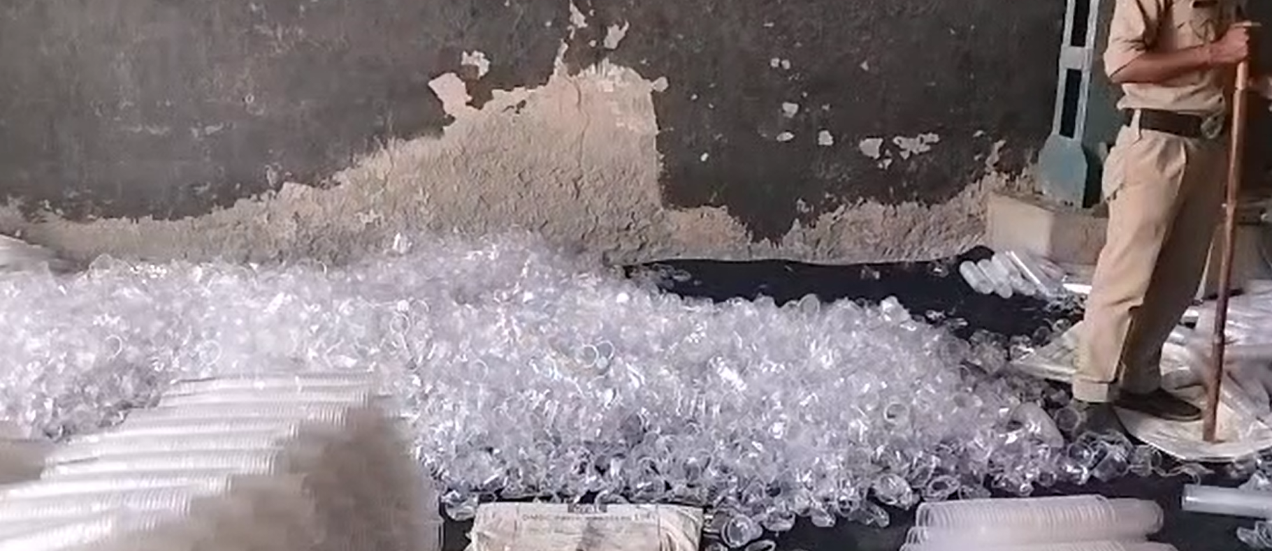 बंद फैक्ट्री में बन रही थी सिंगल यूज प्लास्टिक