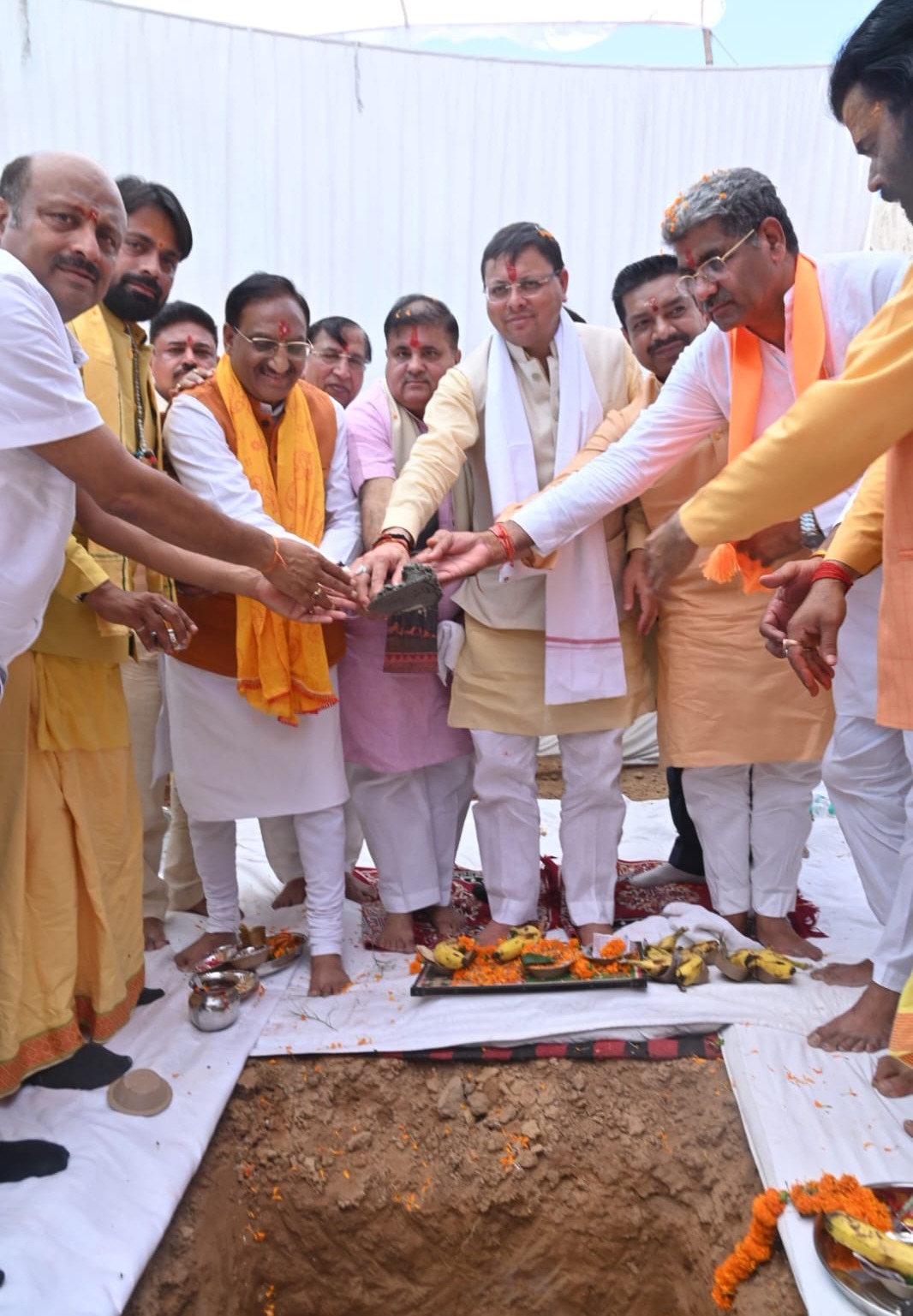 सीएम धामी ने की भूमि पूजन कार्यक्रम में शिरकत