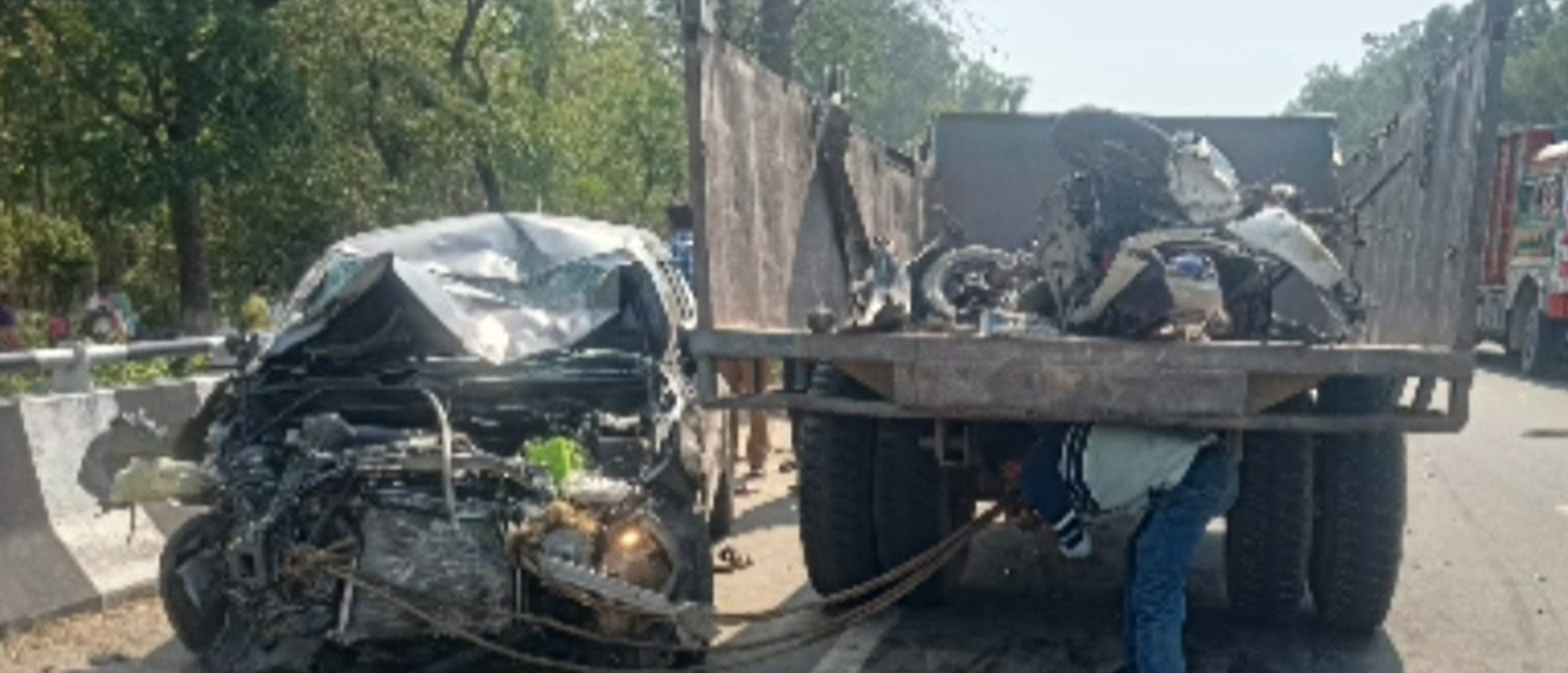 कार और स्कूटरों में जोरदार भिड़ंत