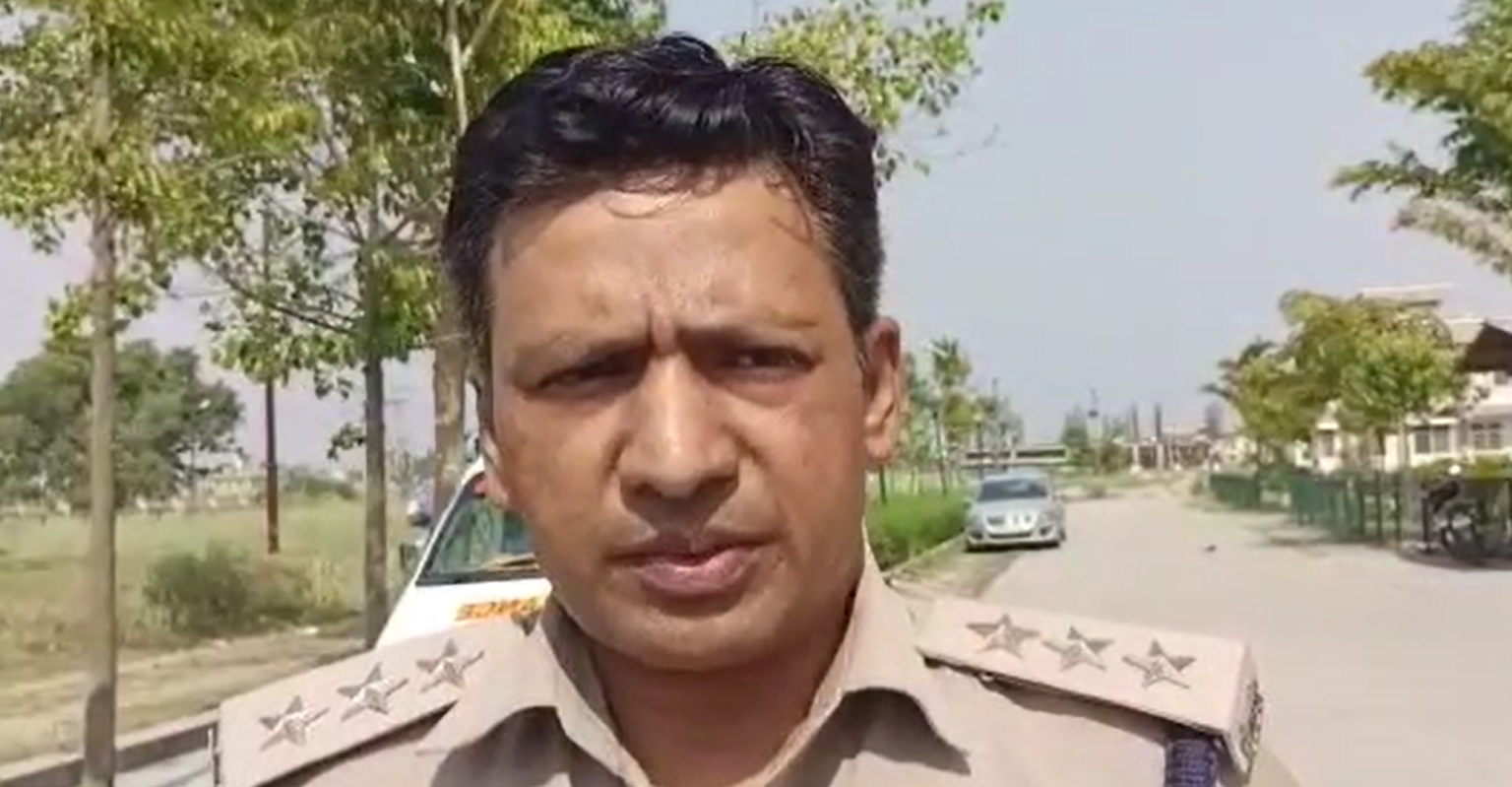 कार और स्कूटरों में जोरदार भिड़ंत