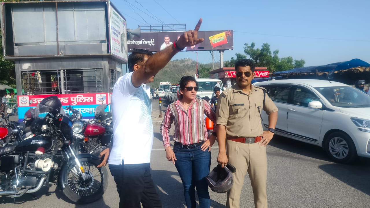 एसएसपी ने बाइक से ट्रैफिक का निरीक्षण किया