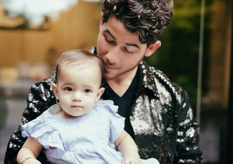 मालती को गोद में लेकर Nick Jonas ने शेयर की फोटो