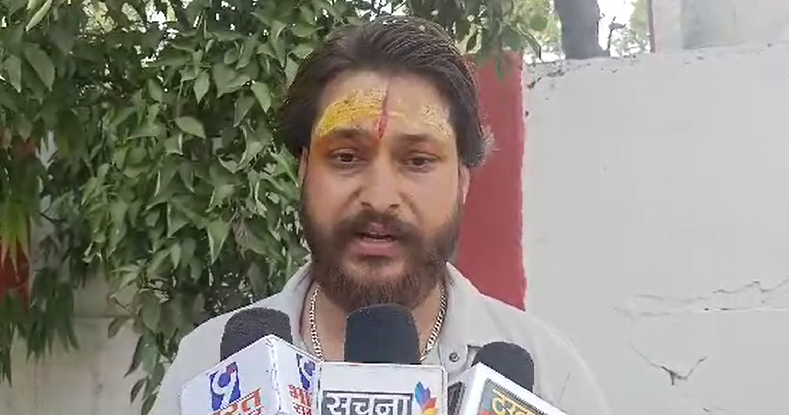 मुस्लिम लड़के पर ब्लैकमेल करने के आरोप