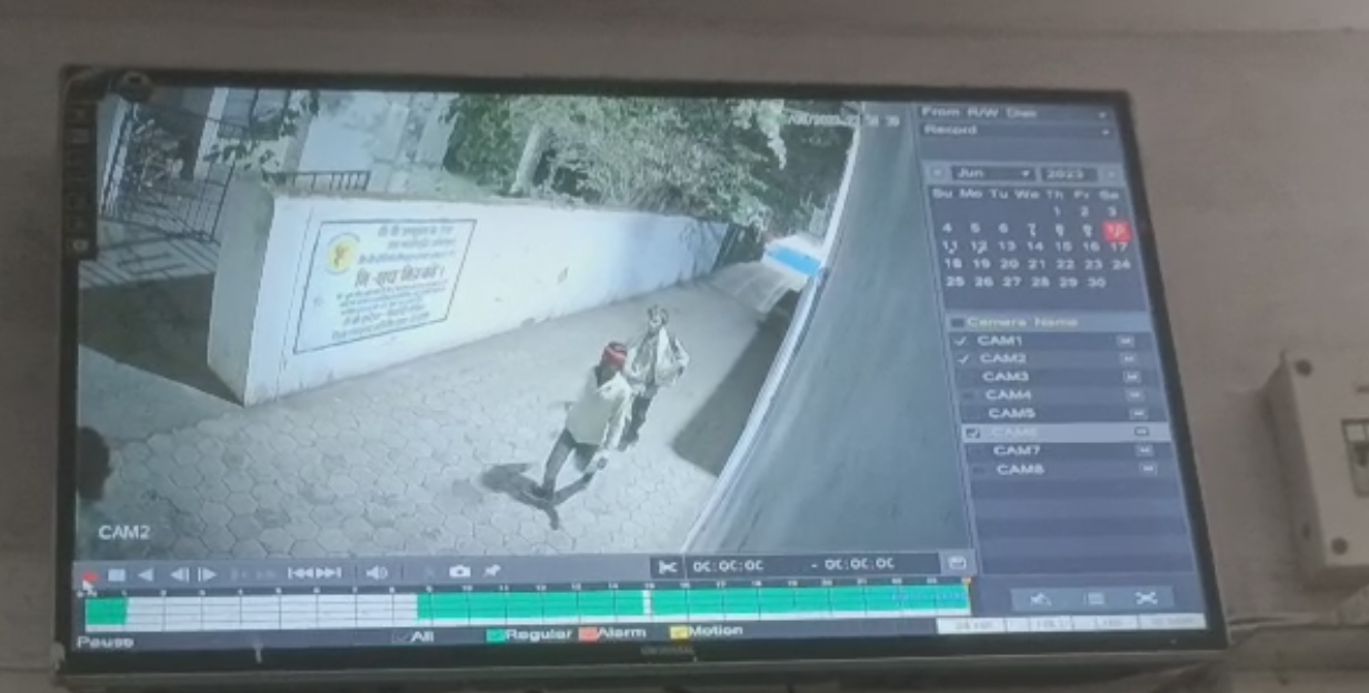 पुलिस को चोर दे रहे खुलेआम चुनौती