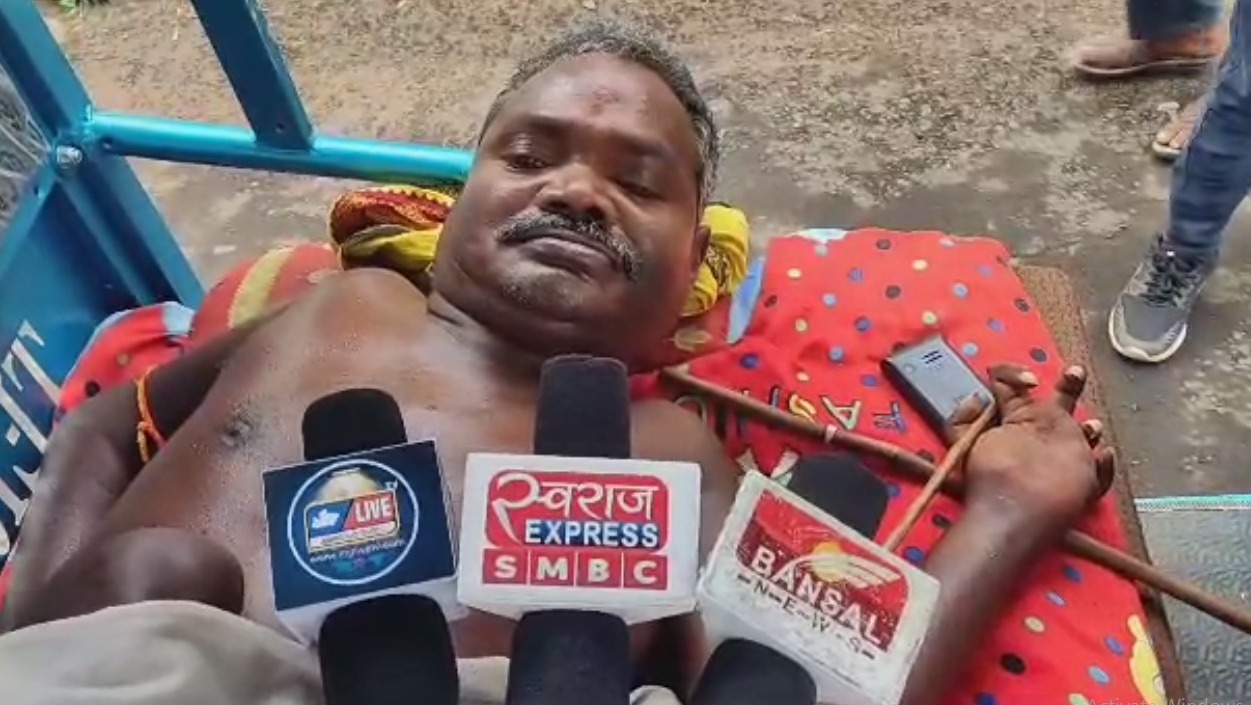 दिव्यांग को मिला करीब 2 लाख ई रिक्शा