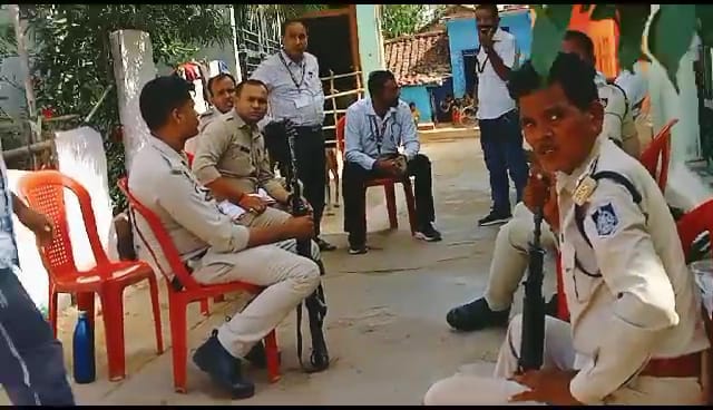 रीठी सहकारी समिति प्रबंधक के घर पड़ा छापा