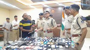 साइबर टीम ने 105 मोबाइल फोन को ढूंढा