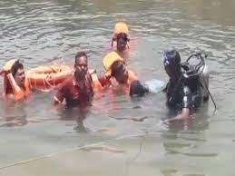 गहरी खान में नहाते वक्त डूबा व्यक्ति