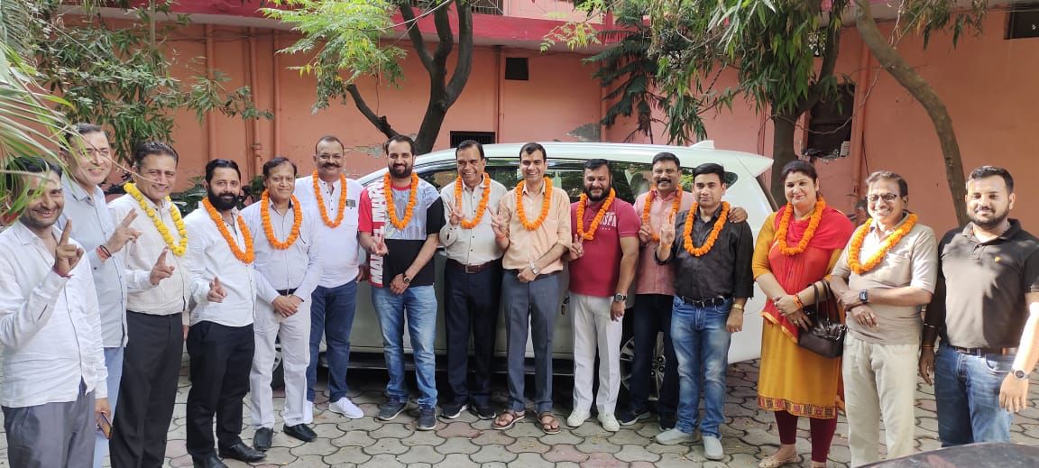 पॉड टैक्सी के रूट को लेकर व्यापारियों की बैठक