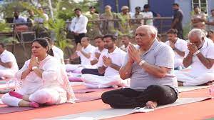 देवभूमि में लोगों ने किया योग