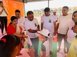 राज्यसभा सांसद ने किया योग