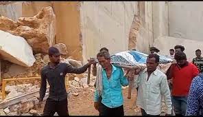 मार्बल की चट्टान कटते वक्त हुआ बड़ा हादसा