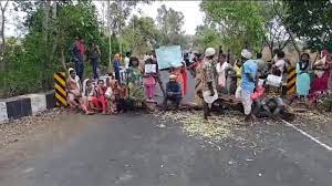 सौभाग्य योजना का लाभ नहीं मिलने से चक्का जाम