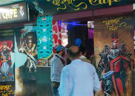 काशीपुर में कैफ़े में मारा छापा