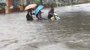 बारिश की वजह से मची भारी तबाही