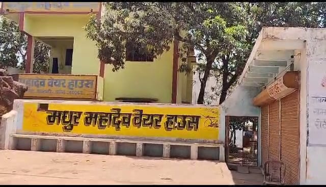 वेयर हाउस के मैनेजर ने किया किसानों से धोखा