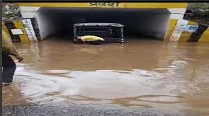 घंटे भर की बारिश से शहर हुआ जलमग्न