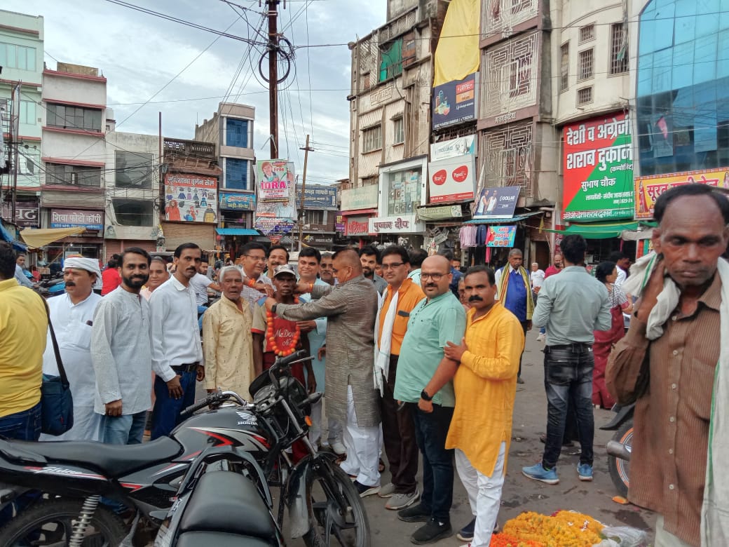 कांग्रेसी कार्यकर्ताओं का अनोखा प्रदर्शन