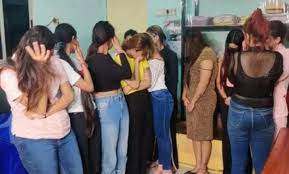 पुलिस ने सेक्स रैकेट के अड्डे पर मारा छापा