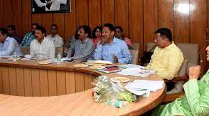 कैबिनेट मंत्री अग्रवाल ने दी अधिकारियों को हिदायत