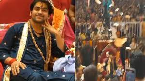 धीरेंद्र शास्त्री पर नोटों की बारिश का वीडियो वायरल