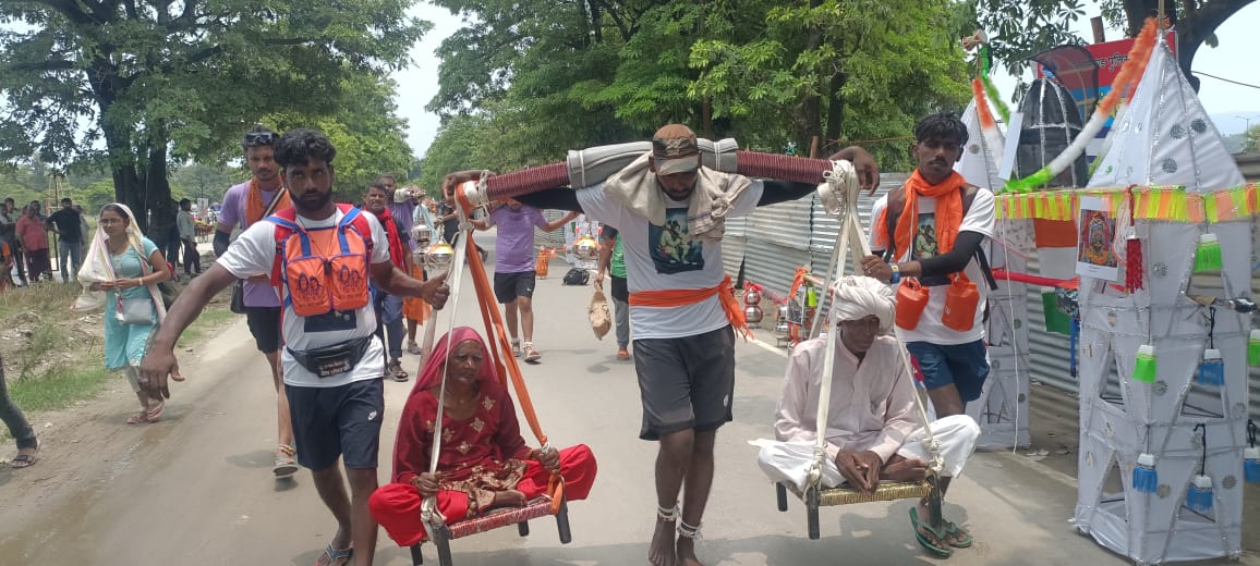 कावंड यात्रा का अनोखा रंग देखने को मिला