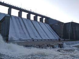 मंधान डेम पार करते वक्त तीन लोग पानी में डूबे