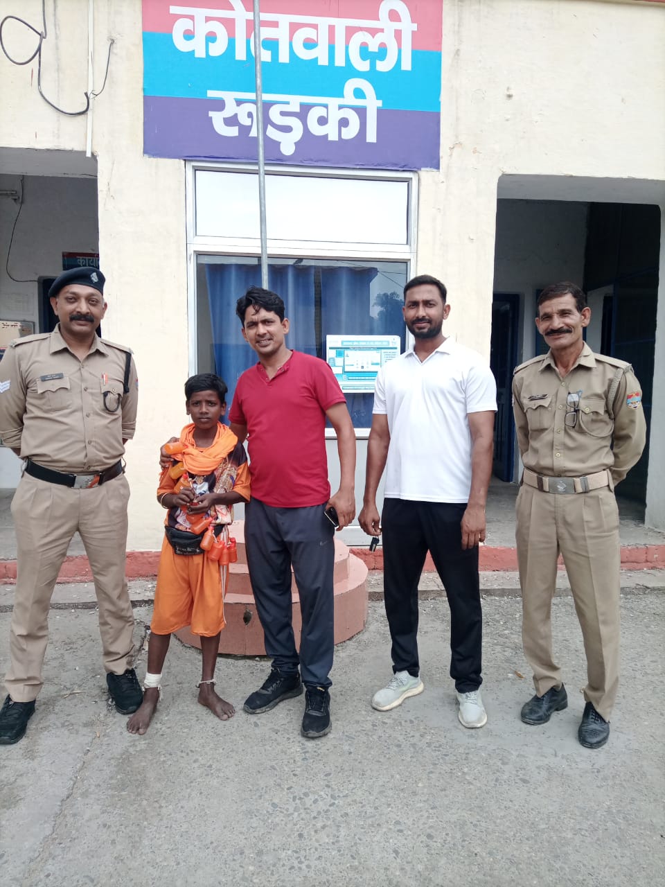 कावड़ ले जाते वक्त बिछड़ गया था बच्चा