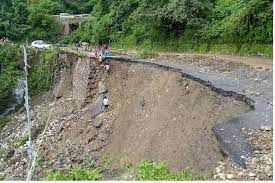 पहाड़ों में भूस्खलन होने की चेतावनी