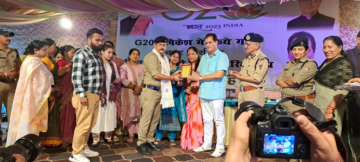 कैबिनेट मंत्री डॉ प्रेमचंद अग्रवाल ने किया सम्मानित