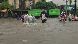 बारिश  ने लोगों को डराया