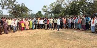 मंदिर की जमीन पर सरपंच कर रहा कब्जा