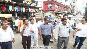 कलेक्टर आशीष सिंह ने किया पैदल मार्च