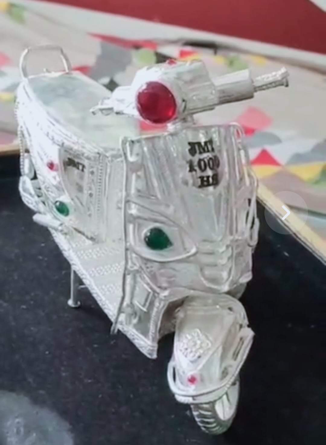 सांवरा सेठ को चांदी का स्कूटर दान