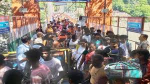 मेले में वाहन चालक कर रहे ओवरलोडिंग