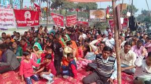 बिस्किट कंपनी के सामने 160 दिनों से धरना