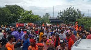 भक्तों के सैलाब से पटा हाईवे