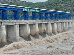 धसान नदी का खोला गया डैम