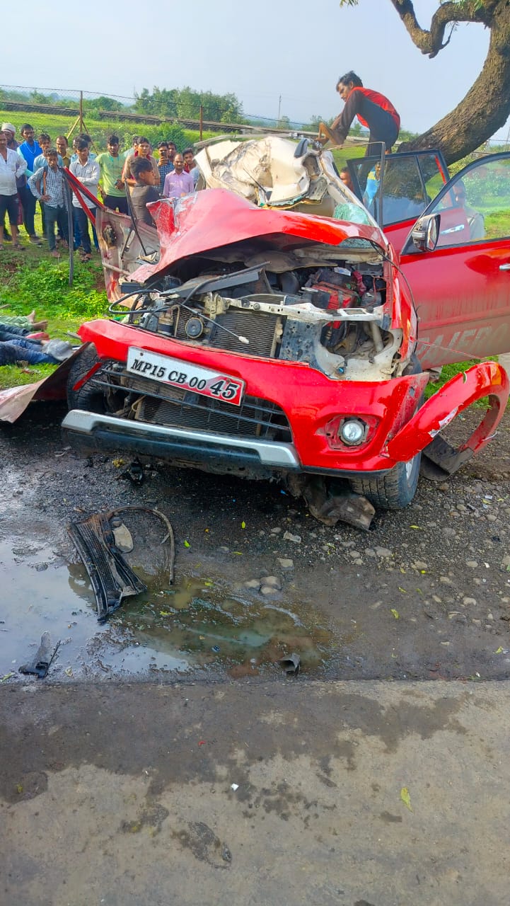 ट्रक-पजेरो कार में हुई जोरदार भिड़ंत