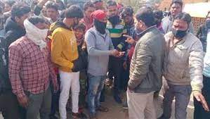 बिजली की समस्या को लेकर चक्का जाम