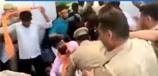 पुलिस का मारपीट वाला वीडियो वायरल