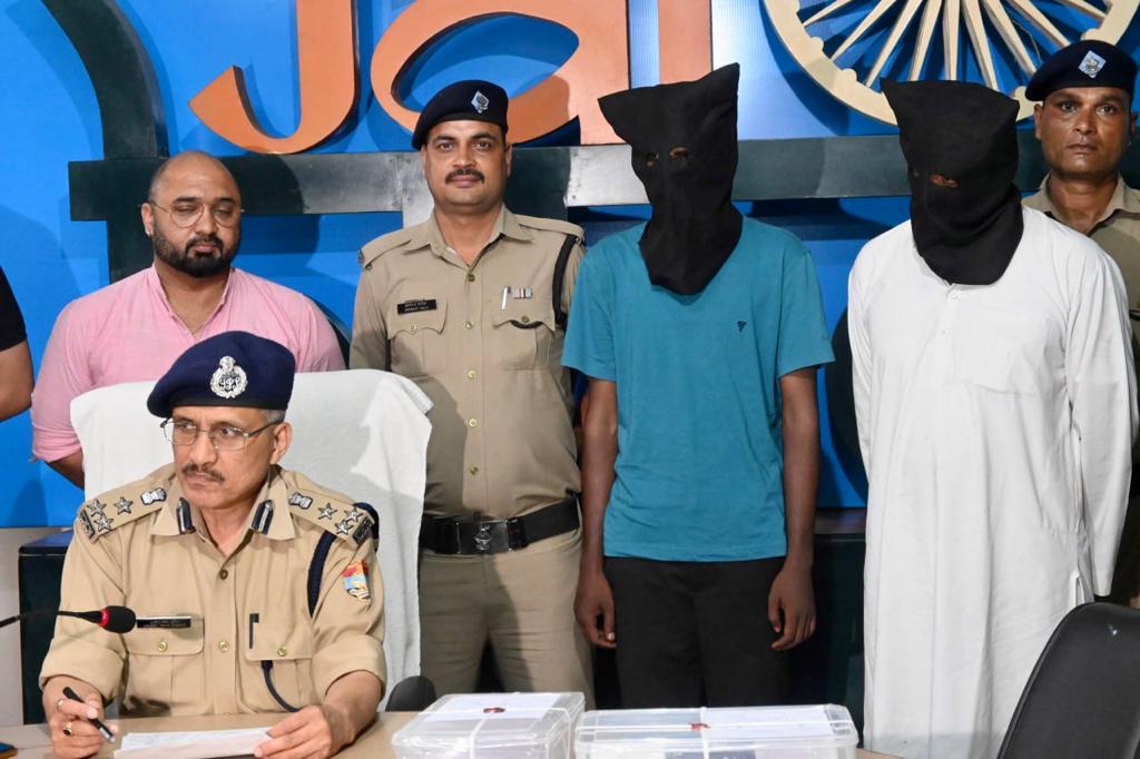 फर्जी इनकम टैक्स ऑफिसर बनकर मांगी जानकारी