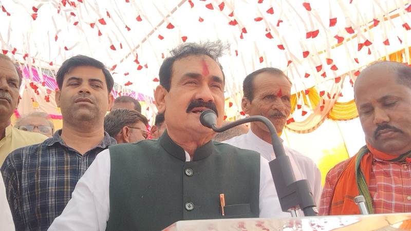 गृहमंत्री डॉक्टर नरोत्तम मिश्रा दतिया पहुंचे