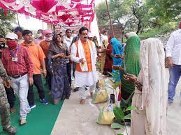 गृह मंत्री नरोत्तम मिश्रा अपने गृह क्षेत्र दतिया पहुंचे