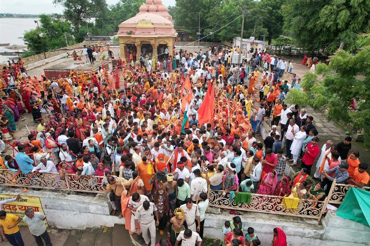 कृषि मंत्री कमल पटेल ने निकाली कावड़ यात्रा