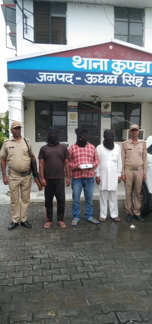 पुलिस प्रशासन ने सट्टेबाजों को किया गिरफ्तार