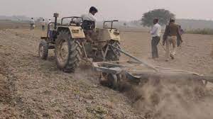 खेतों पर कब्जा कर रहे भू माफिया