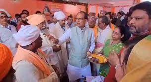 सीएम शिवराज ने समरसता यात्रा को दिखाई हरी झंडी