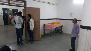 खेलते वक्त कुएं में गिरा बच्चा