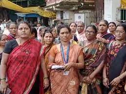 स्व-सहायता समूह महिलाओं   धरना  हरदा जिले  अनिश्चित कालीन हड़ताल